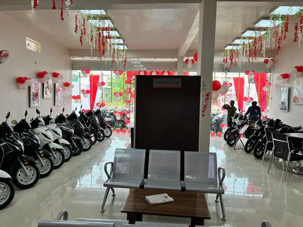 manish-honda-customer-loung.webp